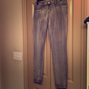 Skinny Jeans- Gray Wash.